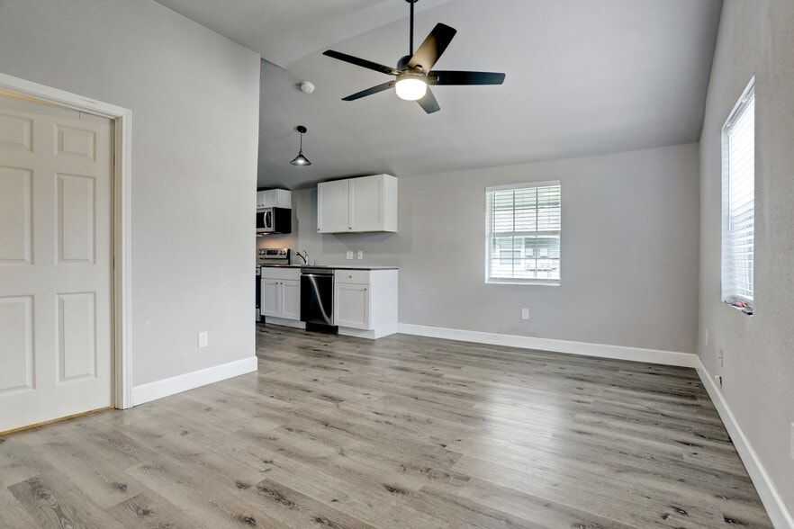 More Photos Of 2322 Central St, Dickinson Apartments For Sale