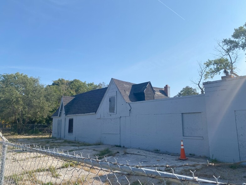 More Photos Of 5301 Prospect Ave, Kansas City General Retail For Sale