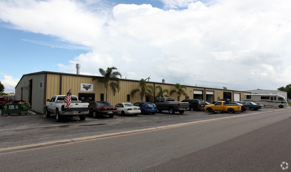 More Photos Of 12295 Automobile Blvd, Clearwater Warehouse For Lease