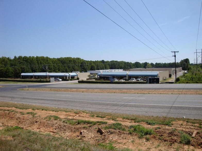 Primary Photo Of 1001-1017 N Northeast Loop 323, Tyler Showroom For Lease