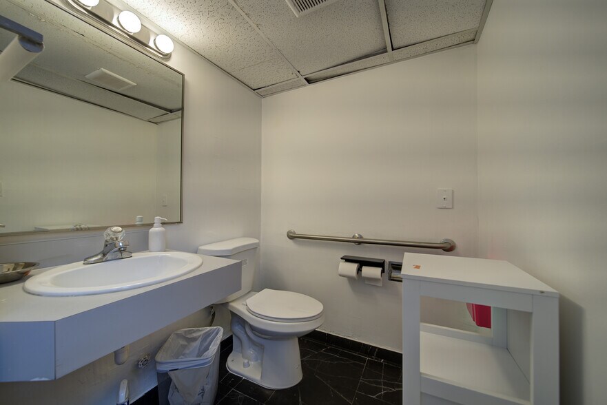 More Photos Of 2455 SW 27th Ave, Miami Medical For Lease