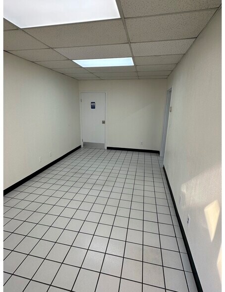 More Photos Of 28730 Via Montezuma, Temecula Auto Repair For Lease