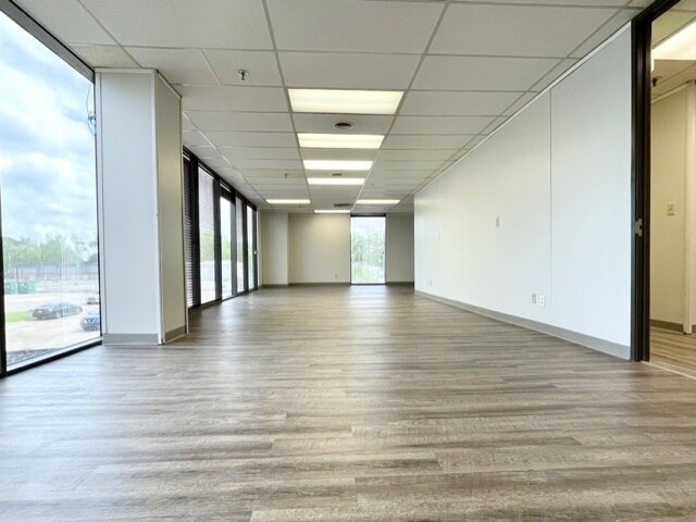 More Photos Of 1340 W Tunnel Blvd, Houma Office For Lease