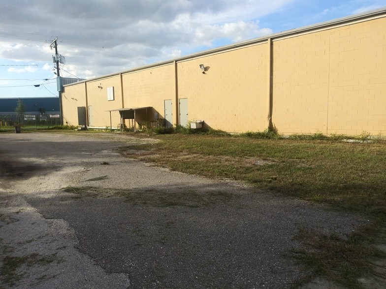 More Photos Of 5017 N Coolidge Dr, Tampa Warehouse For Sale