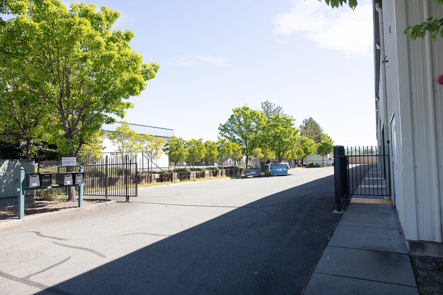 More Photos Of 3466 Brickway Blvd, Santa Rosa Warehouse For Lease