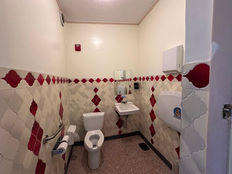 More Photos Of 27 S Cascade Ave, Montrose Theater Concert Hall For Sale