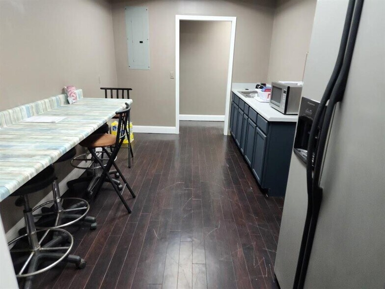 More Photos Of 32 Joe Kennedy Blvd, Statesboro Light Distribution For Sale