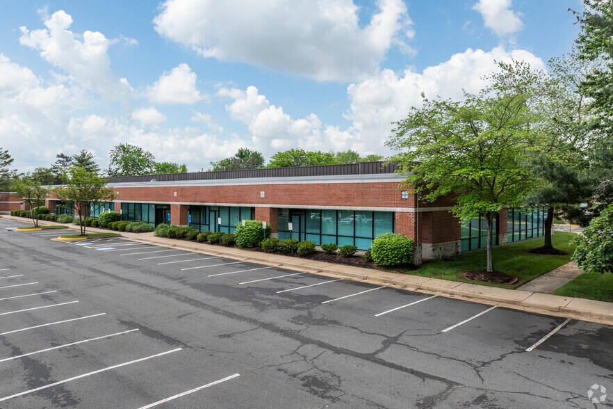 More Photos Of 510 Huntmar Park Dr, Herndon Flex For Lease