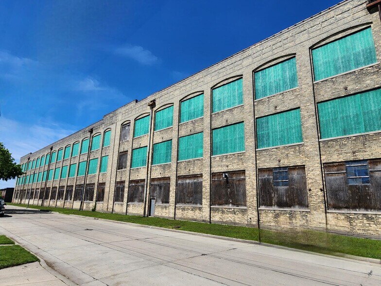 More Photos Of 2226 Clark St, Mount Pleasant Manufacturing For Sale