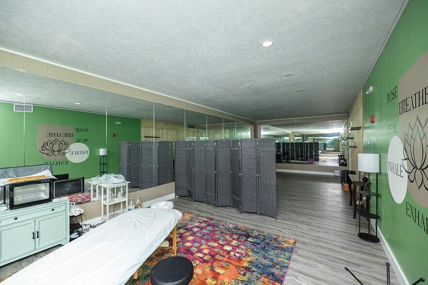 More Photos Of 115 N Main St, Lindsborg General Retail For Sale