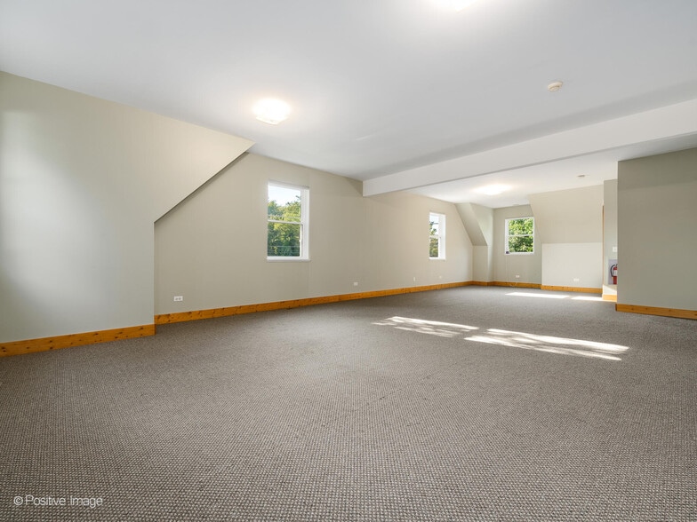 More Photos Of 1125 N Delany Rd, Gurnee Medical For Sale