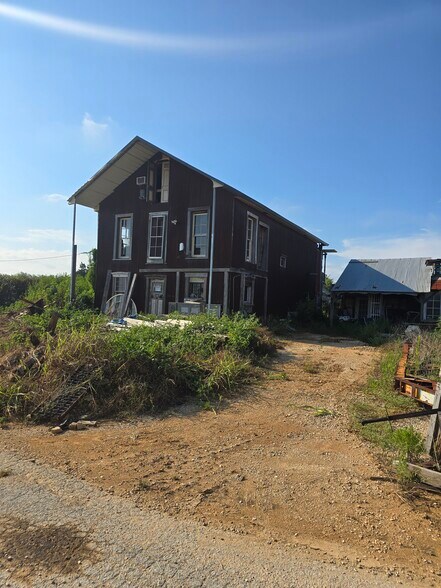 More Photos Of 111 Salvage Way, Luling Office For Sale