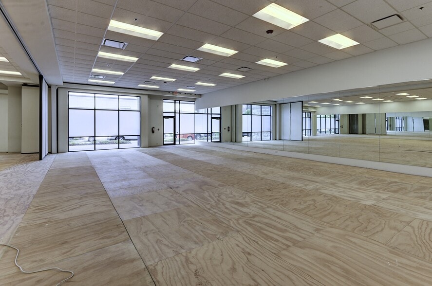 More Photos Of 135th St And Metcalf Ave, Overland Park Unknown For Lease