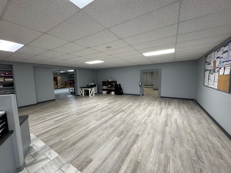 More Photos Of 706 N Perry St, Palestine General Retail For Sale