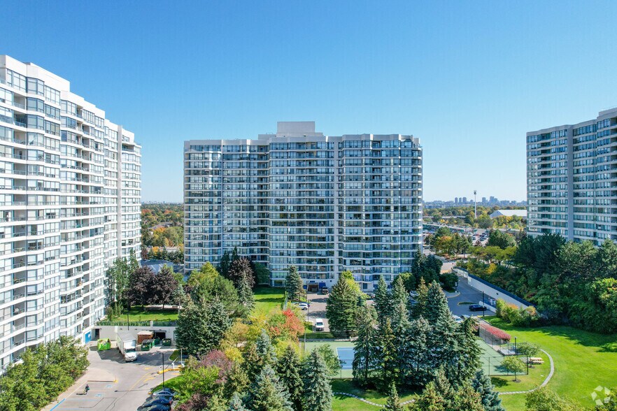 More Photos Of 7300-7330 Yonge St, Vaughan Apartments For Lease