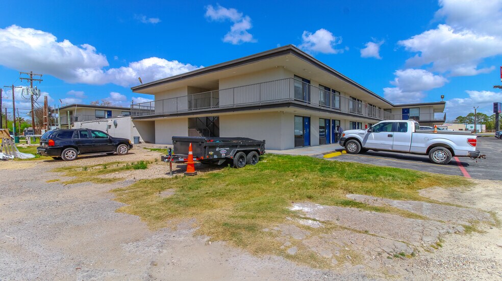 More Photos Of 110 E Highway 6, Alvin Hotel For Sale