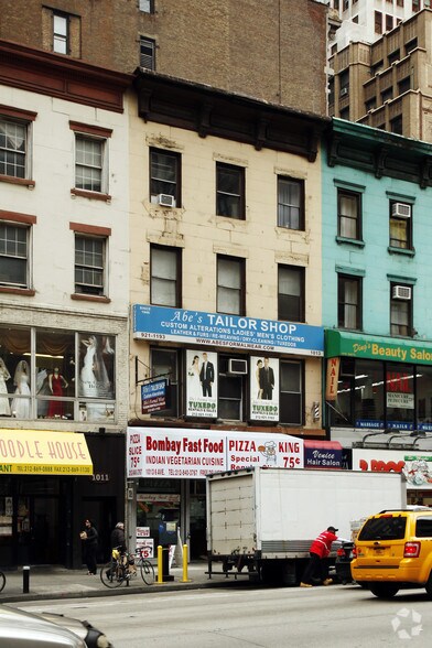 More Photos Of 1013 Avenue of the Americas, New York Storefront Retail Office For Lease