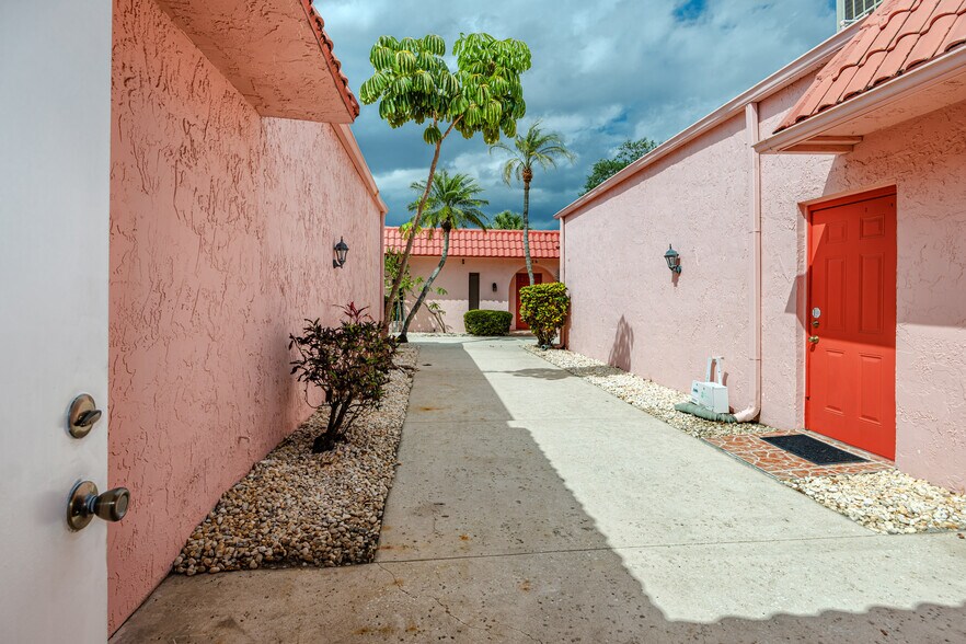 More Photos Of 6449 38th Ave, Saint Petersburg Medical For Lease