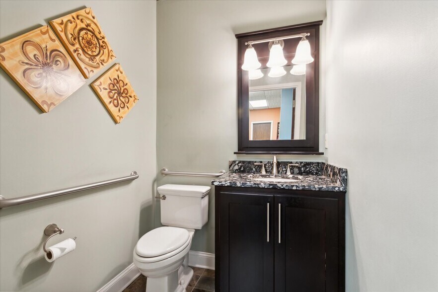 More Photos Of 732 Thimble Shoals Blvd, Newport News Office For Sale