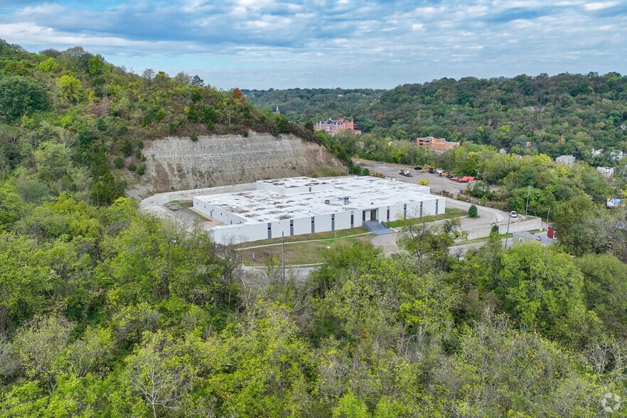 More Photos Of 2181 Grand Ave, Cincinnati Manufacturing For Lease