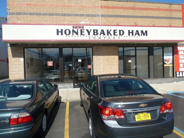 More Photos Of 3171 Hempstead Tpke, Levittown General Retail For Lease