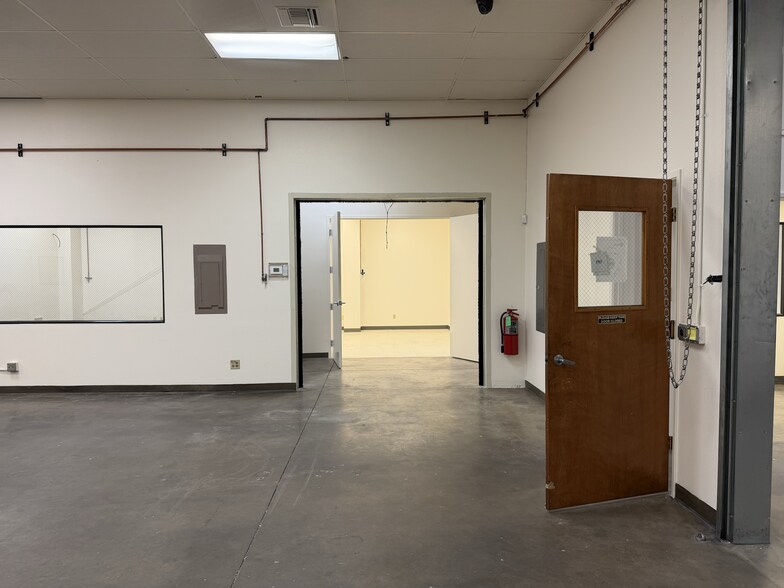 More Photos Of 536 Hi Tech Pky, Oakdale Warehouse For Sale