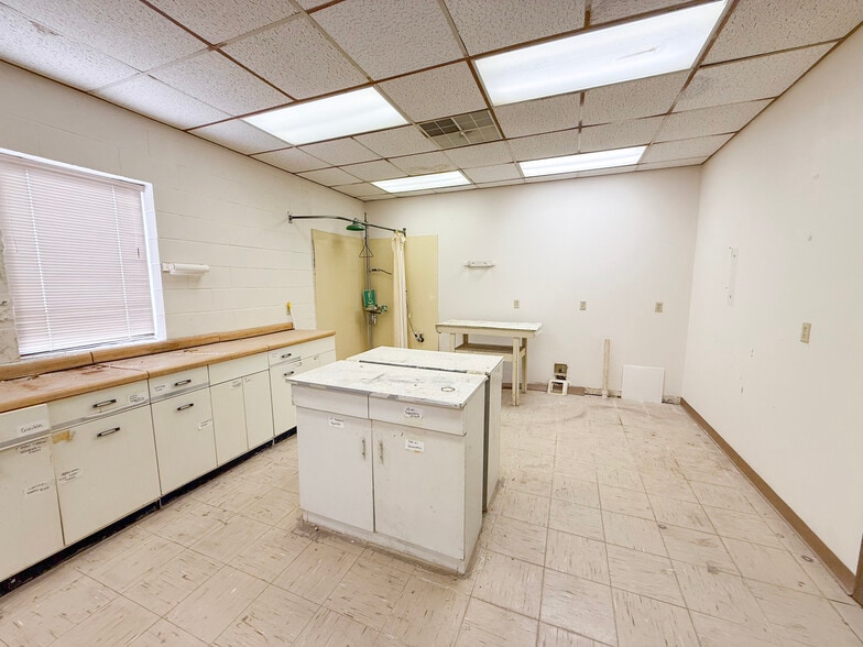 More Photos Of 1901 Carter St, Pampa Office For Sale