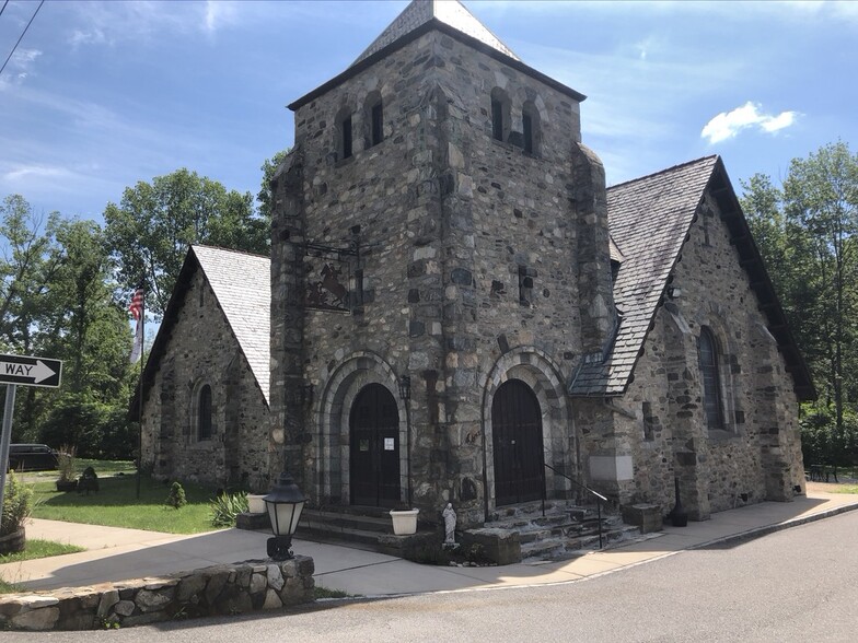 Primary Photo Of 1715 E Main St, Mohegan Lake Restaurant For Sale