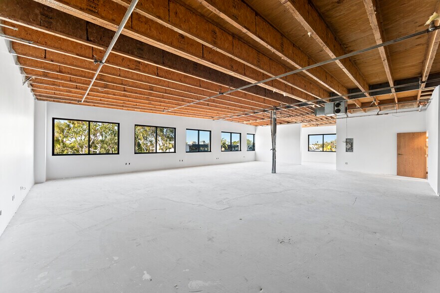 More Photos Of 2600 E Coast Hwy, Corona Del Mar Storefront Retail Office For Lease