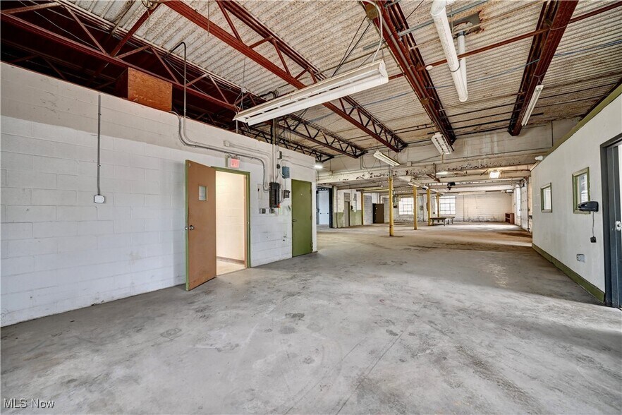 More Photos Of 422 S Green Rd, South Euclid Warehouse For Sale