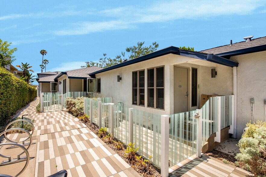 More Photos Of 1446-1448 Yale St, Santa Monica Apartments For Sale