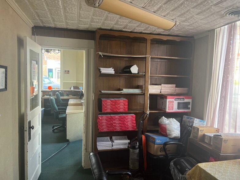 More Photos Of 124 E College Ave, Ashburn Loft Creative Space For Sale