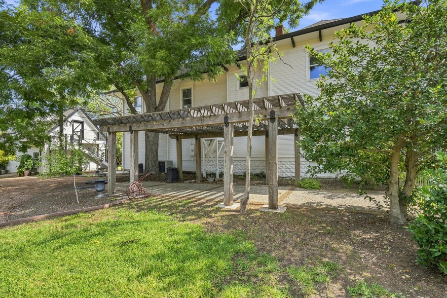 More Photos Of 1417 8th Ave, Fort Worth Hospitality For Sale