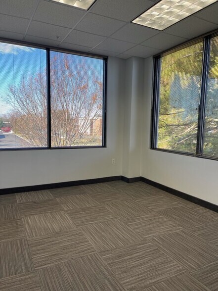 More Photos Of 12 Penns Trl, Newtown Medical For Lease
