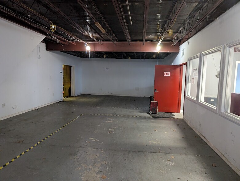 More Photos Of 43 Polk Ave, Hempstead Warehouse For Sale