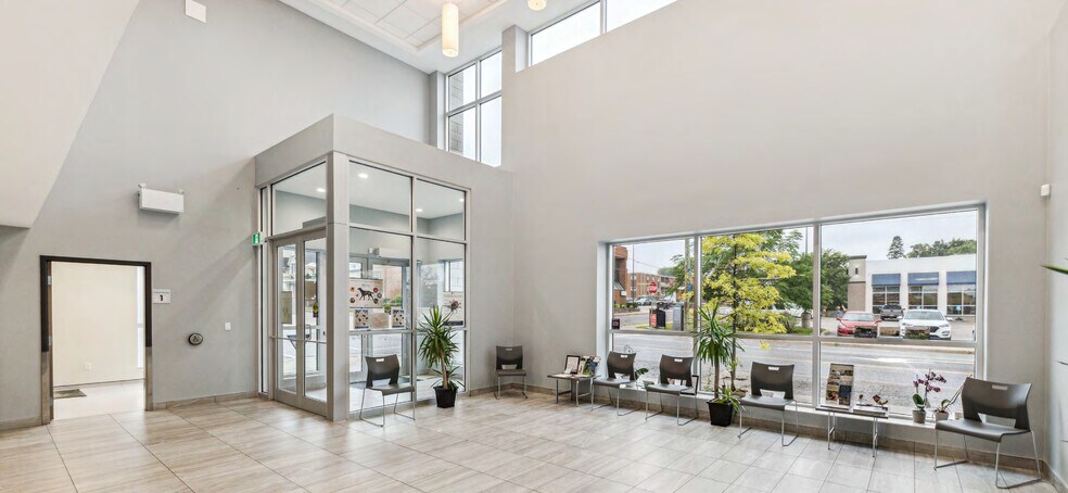 More Photos Of 4 Pine St N, Thorold Veterinarian Kennel For Sale