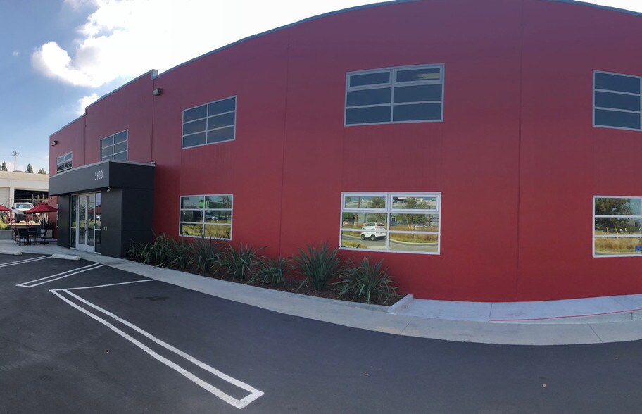 More Photos Of 5930 W Jefferson Blvd, Los Angeles Loft Creative Space For Lease