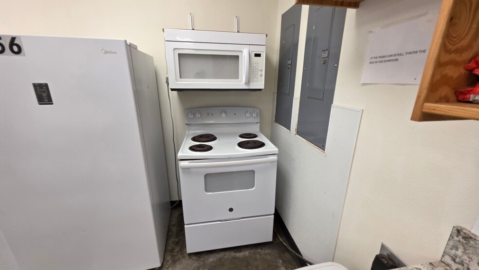 More Photos Of 8211 E County Road 62, Midland Warehouse For Sale