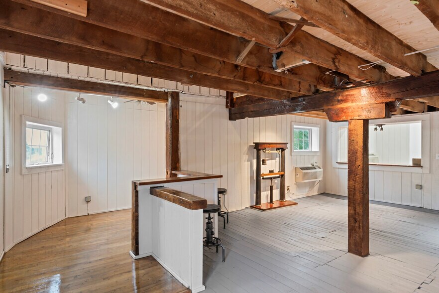 More Photos Of 20704 Ashburn Rd, Ashburn Unknown For Lease