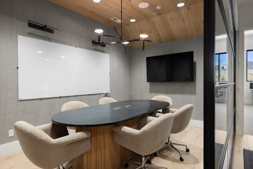 More Photos Of 4554 Forestdale Dr, Park City Light Manufacturing For Sale