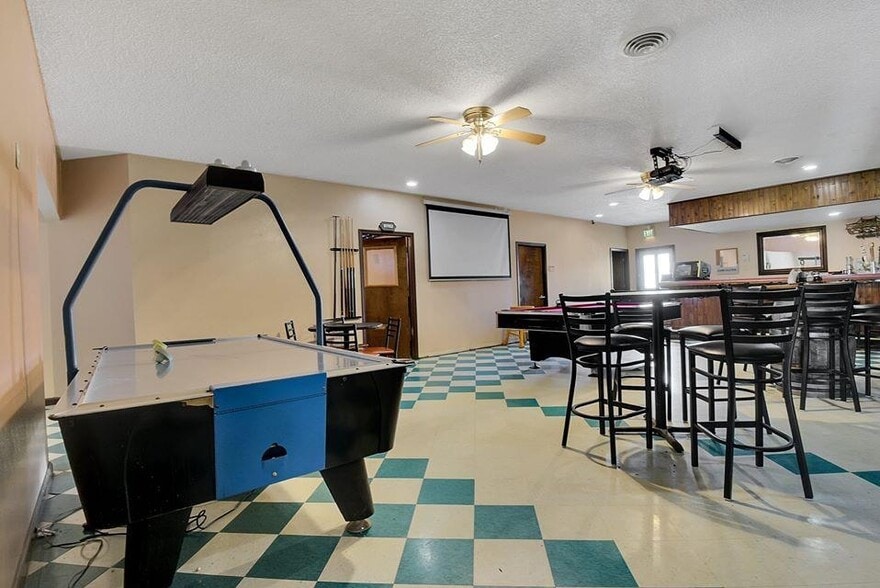 More Photos Of 1939 Acacia Ave, Sutter Restaurant For Sale
