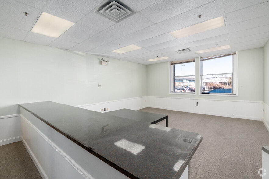 More Photos Of 3775 Kensington Ave, Philadelphia Light Distribution For Lease