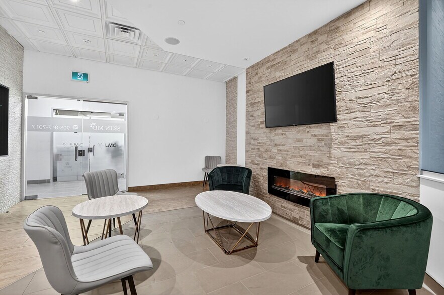 More Photos Of 3075 Hospital Gate, Oakville Medical For Lease