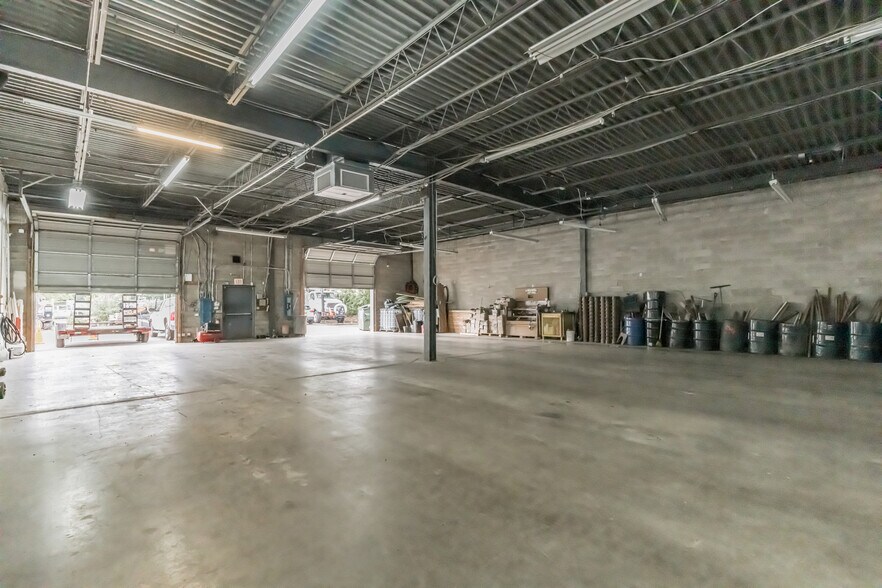 More Photos Of 175 Commerce Dr, Hauppauge Research And Development For Lease