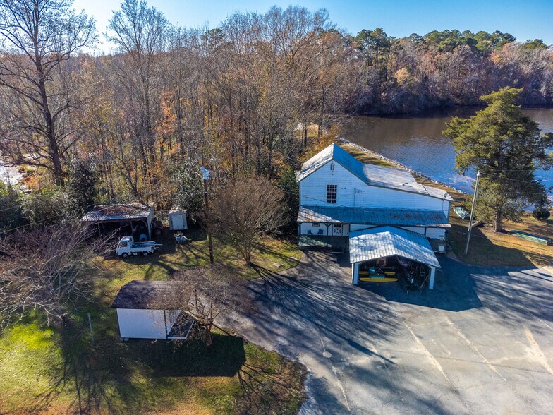 More Photos Of 8214 Panther Lake Rd, Willow Spring Flex For Lease