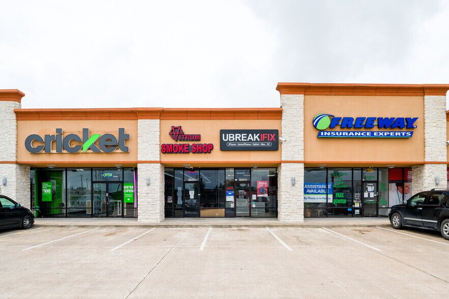 More Photos Of 11550 Gulf Fwy, Houston Unknown For Lease