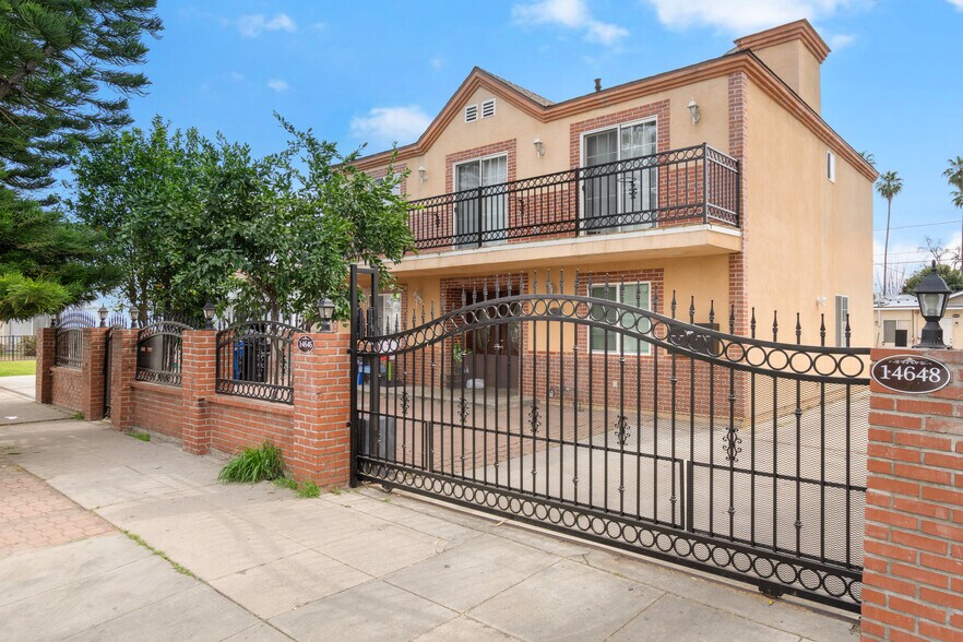 Primary Photo Of 14646 Kittridge St, Van Nuys Apartments For Sale