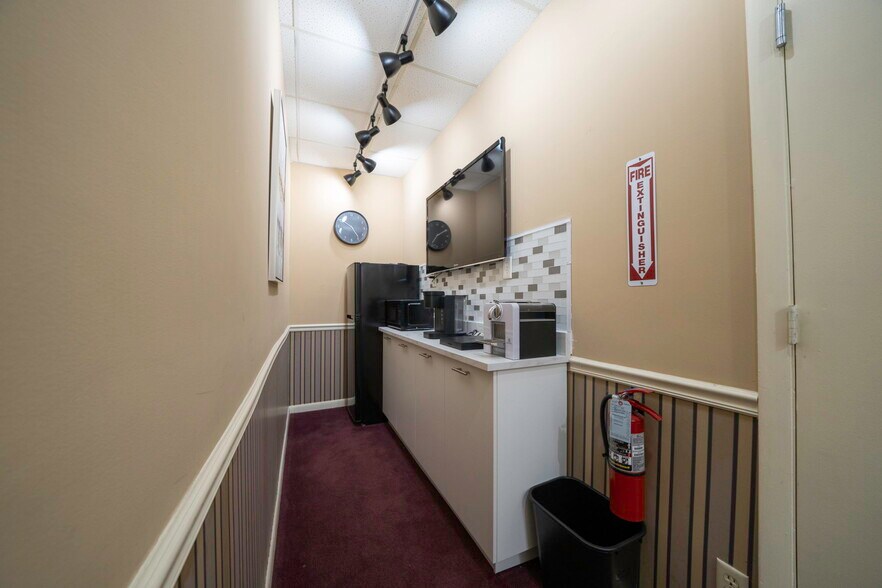 More Photos Of 3949 Evans Ave, Fort Myers Medical For Lease