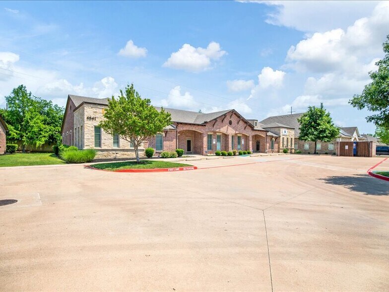 More Photos Of 4821 Merlot Ave, Grapevine Office For Lease