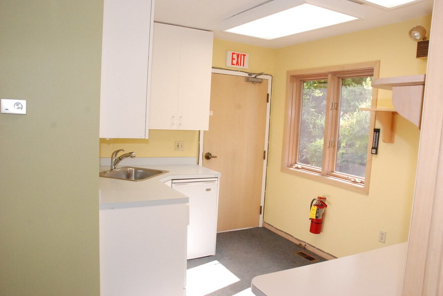 More Photos Of 4620 N US Highway 31 N, Traverse City Office For Lease